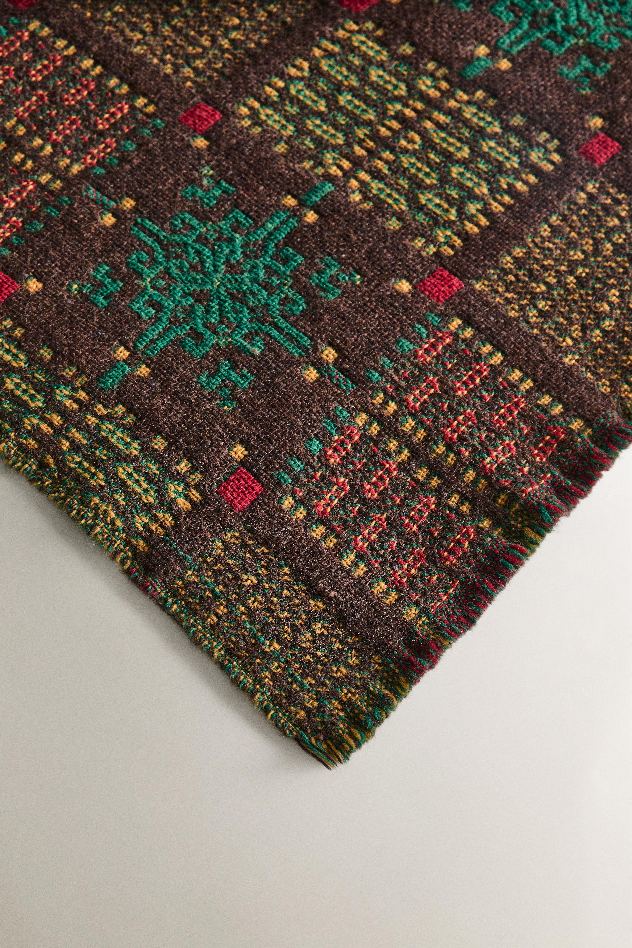 GEOMETRIC KNIT CHRISTMAS BLANKET